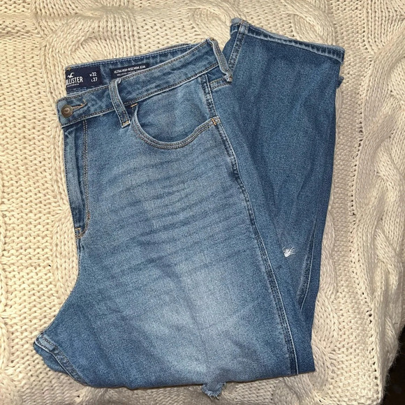 Hollister ultra high rise‎ mom jeans - Picture 3 of 4